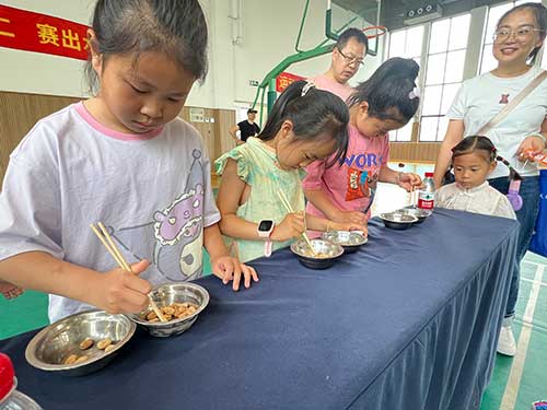 “缤纷童年 快乐六一”上海凯发旗舰厅集团举办亲子活动(图3)